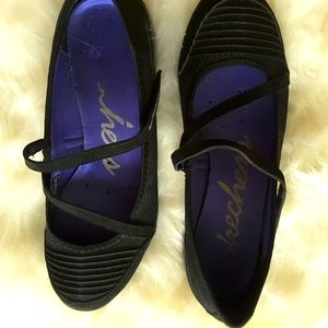 SKETCHERS BLACK WALKING SHOES